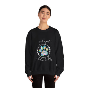 Just a girl who loves her dog (Unisex Heavy Blend™ Crewneck Sweatshirt)