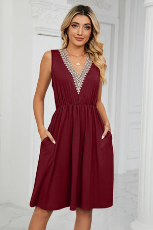 Contrast V-Neck Sleeveless Dress