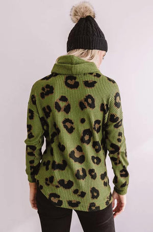 GREEN LEOPARD WAFFLE KNIT TURTLE NECK PULLOVER